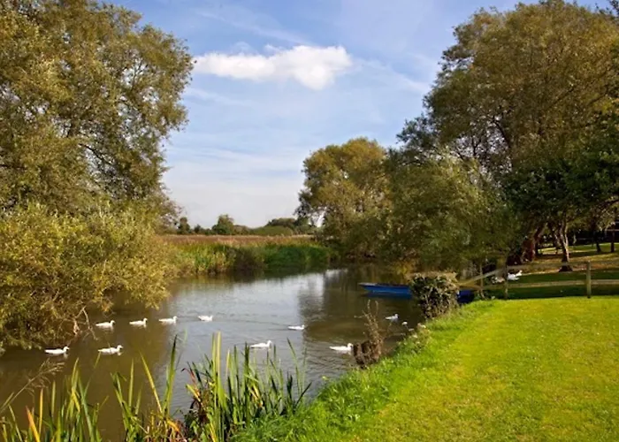 Cherbridge Lodges - Riverside Lodges, Short Lets