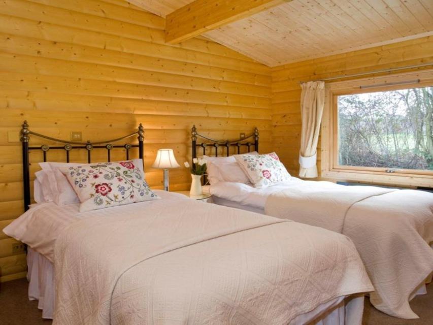 Alojamento Cherbridge - Riverside Lodges, Short Lets *